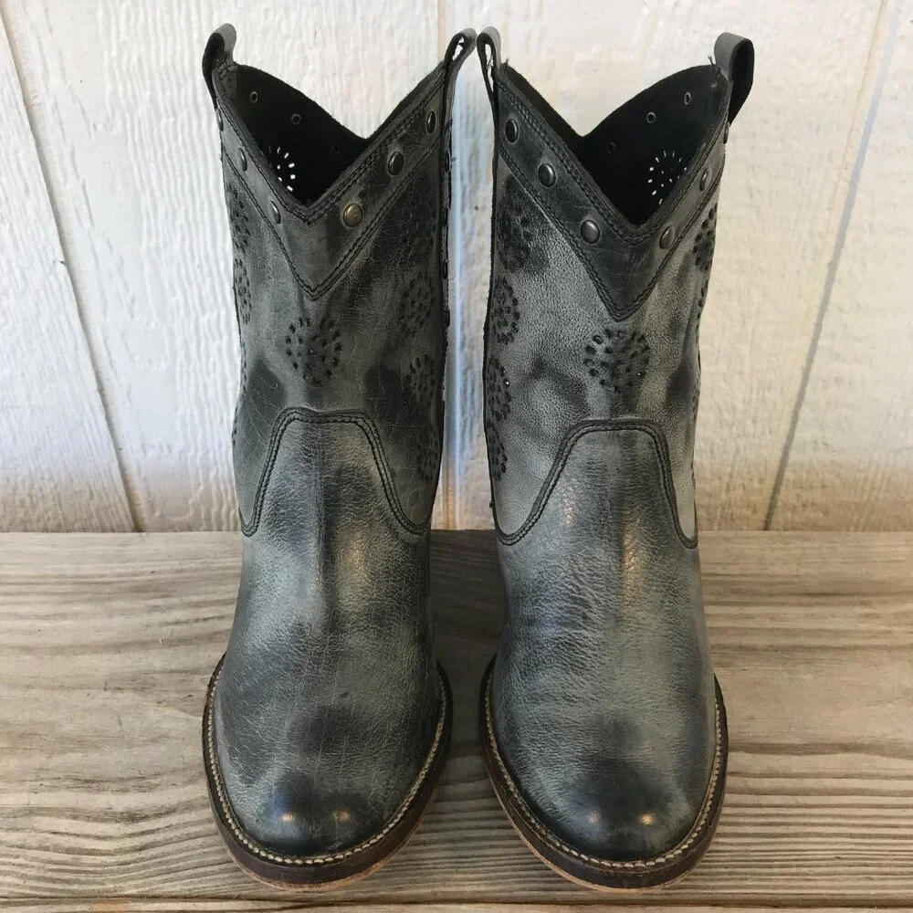 Dingo Cutouts and Studs Womens Gray Leather Western Ankle Boots 9.5 M DI790
